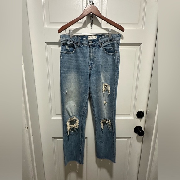 Abercrombie and Fitch Boyfriend Midrise Raw Hem Jeans Distressed Size 8R EUC - Picture 2 of 6